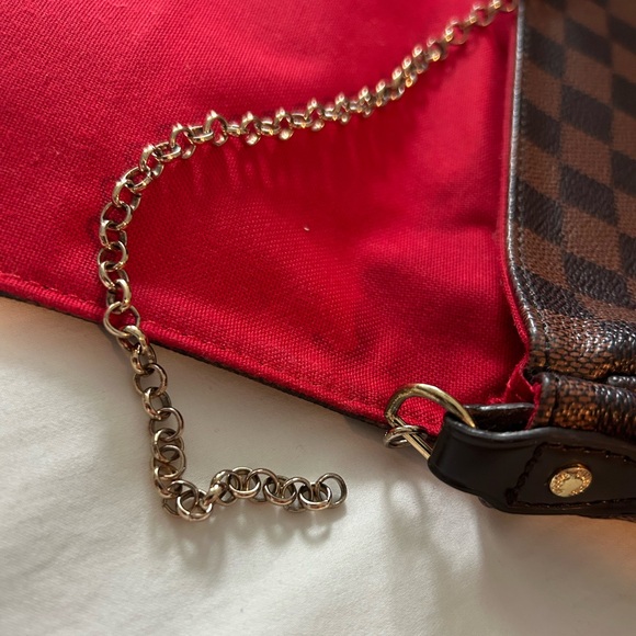 Luxurious Louis Vuitton Purse - Picture 6 of 6